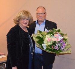 Barbara Zorn - Ehrenvorsitzende der Taunusbühne mit Holger Schön dem aktuellen Vorsitzenden.