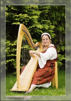  Astrid Scheldt wird an der Harfe und mit Gesang die Seelen erwärmen
