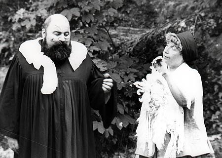 1991 - Der zerbrochene Krug
Dorfrichter Adam (Ernst Dupré) mit Frau Brigitte (Edith Geis)