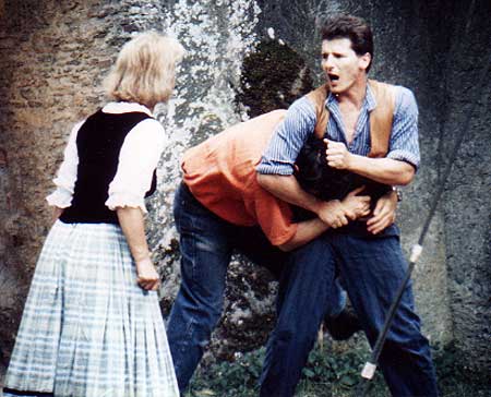 1993 - Der fröhliche Weinberg
Jochen (Uwe Hangen) verprügelt Knuzius (Stefan Fischer), den Verlobten Klärchens