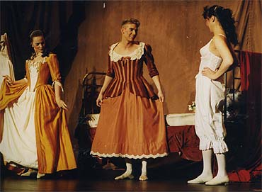 1997 - Der Tollste Tag - Gräfin Almaviva (Manuela Reinkens), Cherubin (Frank Baumgart) und Susanne (Martina Pawusch)