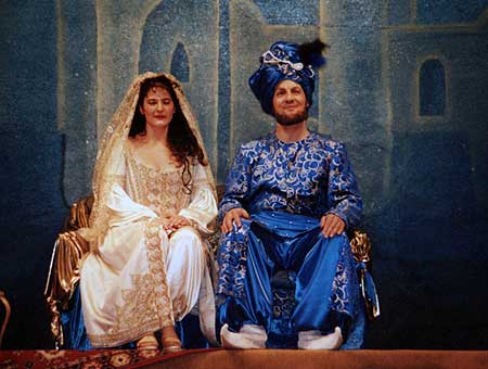 1999 - Kalif Storch - Der Kalif von Bagdad (Andreas Roskos) und die Prinzessin Lusa von Indien (Saskia Reis)

