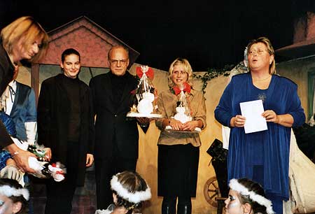 2002 - Frau Holle
Speziell der Musik (Kate Nelson) und Regie (Michael Klatte, Andrea Just) wird von Brigitte Müller gedankt
