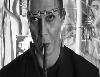 Frankensteins Äppelwoi Monster -

Das Äppelwoimonster (Peter Kreppel) wird "befüllt"