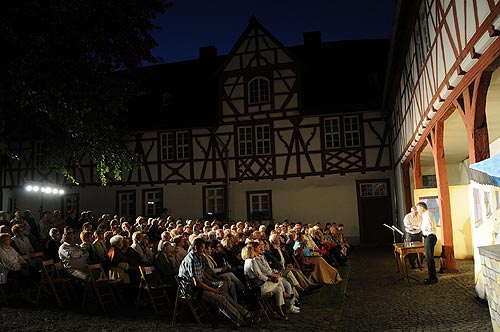 2011 -  Mundart-Abend im Rotenburger Schlösschen -
Hessische Gedichte vorgetragen von Hans Haaas und Knut Schneider
