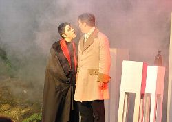 2011 Faust - Mephisto (Marianne Thiel) hat Faust (Andreas Roskos) zu neuer Jugend verholfen