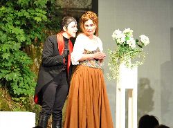 2011 Faust - Marthe (Marianne Neuendorf) kokettiert mit Mephisto (Marianne Thiel)