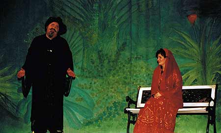 1999 - Kalif Storch
Zauberer Kaschnur (Ernst Dupré) und die Prinzessin Lusa von Indien (Saskia Reis)
