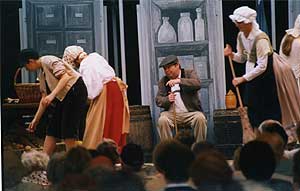 1998 - Szene aus Gewürzkrämerkleeblatt - Baumölsche Spezerei - Thankmar Stamm (alter Mann) und Gudrun Pfeiffer (Regerl)