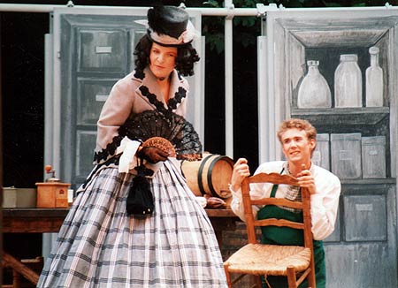1998 - Szene aus Gewürzkrämerkleeblatt - Baumölsche Spezerei -
Frau von Zichori (Manuela Reinkens) und Viktor (Frank Baumgart)

